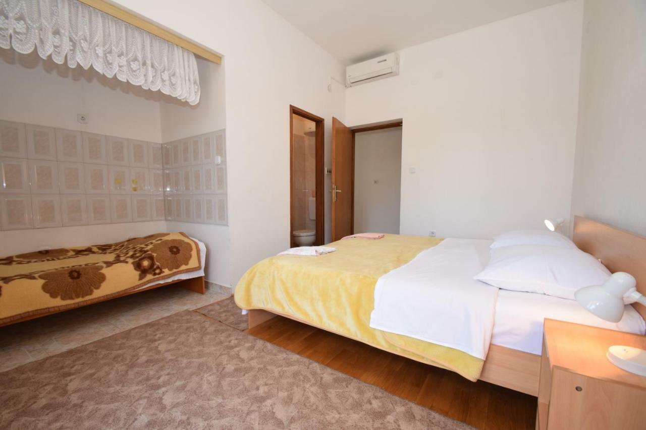 Apartments Ivan Starigrad Paklenica Exterior photo