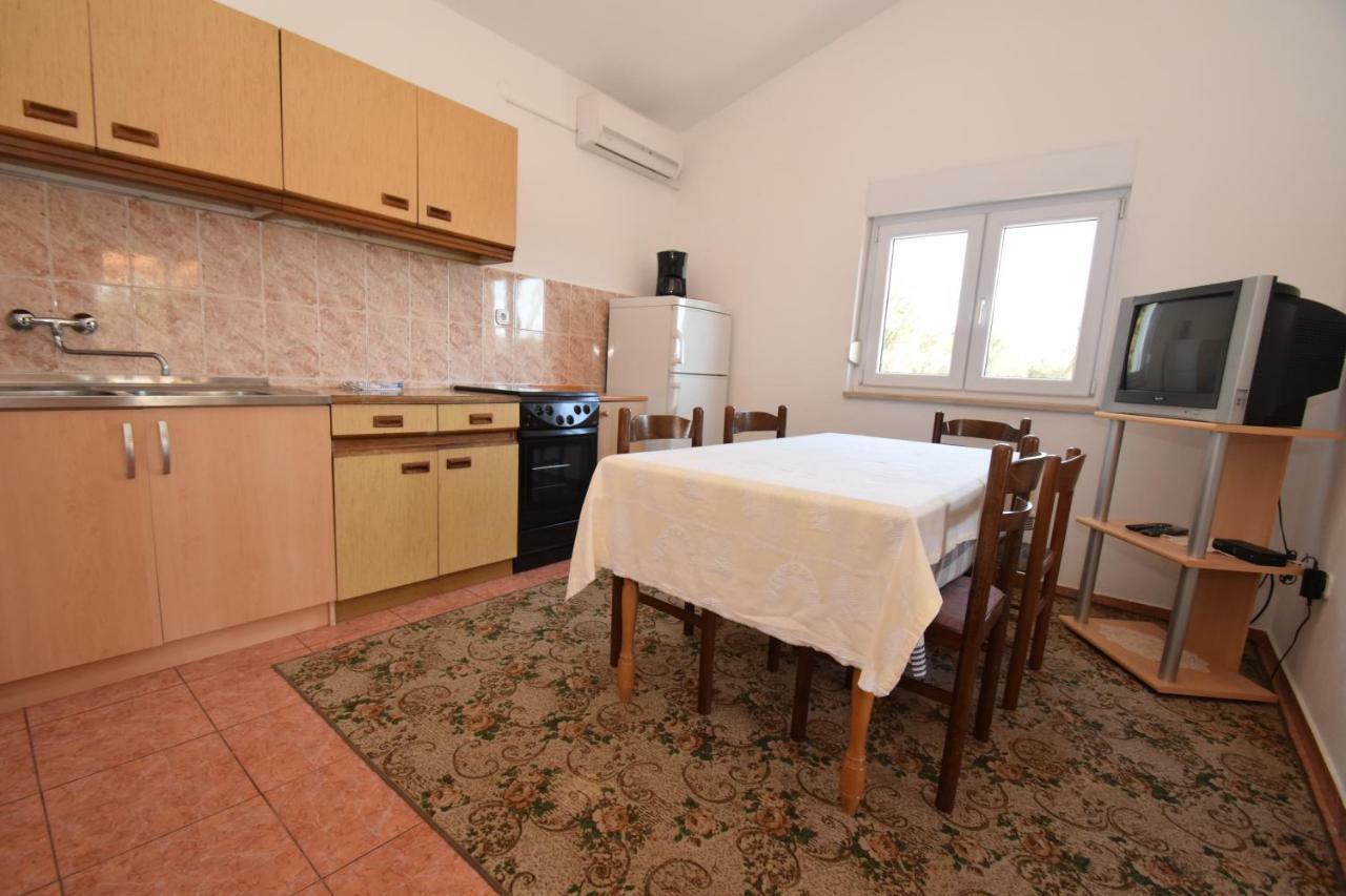 Apartments Ivan Starigrad Paklenica Exterior photo